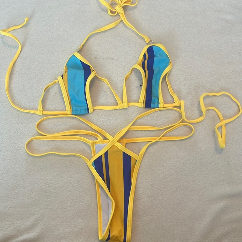 New never worn super skimpy thong bikini 2 sizes